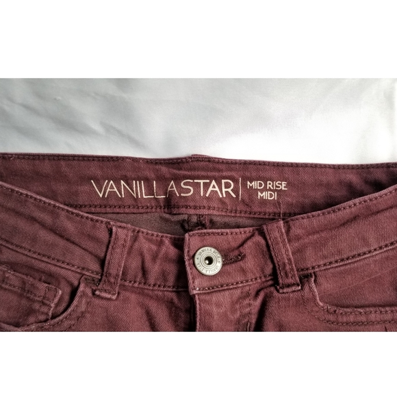 Mid-Rise Distressed Deep Purple Shorts - Picture 5 of 7